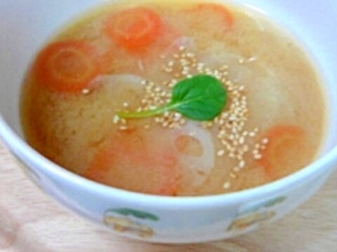身体が温まる、根菜の味噌スープ